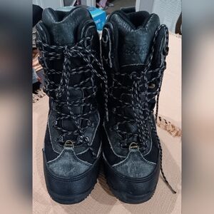 Cabela's Black Winter Boots with Quilted Design